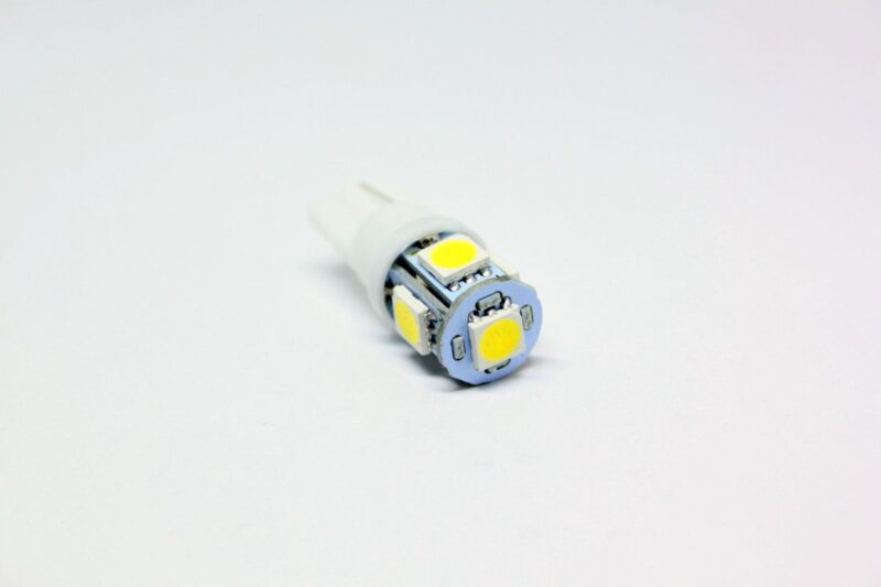 Led λάμπα τύπου Τ10 με 5 SMD led 5000K - 1τμχ. € 3,5