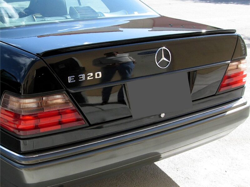 Lip spoiler για πορτ - μπαγκάζ για Mercedes W124 € 42,9