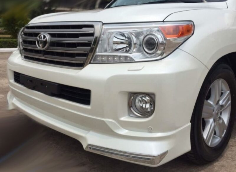 Body kit για Toyota Land Cruiser J200 (2008+) με μπούκες € 1.202,9