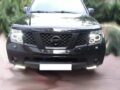 Φανάρια εμπρός led angel eyes για Nissan Navara / Pathfinder (2005-2009) - μαύρα , με λάμπες (Η1) - σετ 2τμχ.
