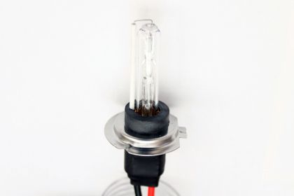 Λάμπα xenon - H7 55W 4300K - με μεταλλική βάση - 1τμχ. - € 9,9 Λάμπα xenon - H7 55W 4300K - με μεταλλική βάση - 1τμχ.