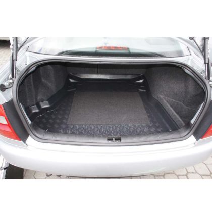Πατάκι για πορτ - μπαγκάζ για Audi A4 (1995-2001) - Sedan - with reclinig back seat (back seat mong) without CD changer / Navigation on the left - 1τμχ. - € 42,9 Πατάκι για πορτ - μπαγκάζ για Audi A4 (1995-2001) - Sedan - with reclinig back seat (back seat mong) without CD changer / Navigation on the left - 1τμχ.