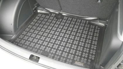 Πατάκι για πορτ - μπαγκάζ λαστιχένιο για Skoda RAPID Spaceback (μετά το 2013) - Rezaw Plast - 1τμχ. - € 62,9 Πατάκι για πορτ - μπαγκάζ λαστιχένιο για Skoda RAPID Spaceback (μετά το 2013) - Rezaw Plast - 1τμχ.