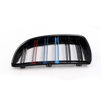 Καρδιές μάσκας για BMW E90 με διπλή γρίλια (2005-2008) - tri color - 2τμχ. - € 108,9 Καρδιές μάσκας για BMW E90 με διπλή γρίλια (2005-2008) - tri color - 2τμχ.