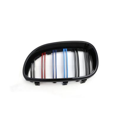 Καρδιές μάσκας για BMW E60 με διπλή γρίλια (2005-2010) - tri color - 2τμχ. - € 83,9 Καρδιές μάσκας για BMW E60 με διπλή γρίλια (2005-2010) - tri color - 2τμχ.