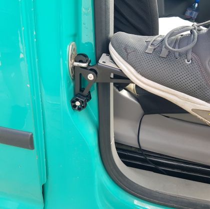 Σκαλοπάτι πόρτας αυτοκινήτου βοηθητικό για πρόσβαση στην οροφή και την μπαγκαζιέρα γκρι - 1τμχ. - € 30,9 Σκαλοπάτι πόρτας αυτοκινήτου βοηθητικό για πρόσβαση στην οροφή και την μπαγκαζιέρα γκρι - 1τμχ.