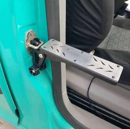 Σκαλοπάτι πόρτας αυτοκινήτου βοηθητικό για πρόσβαση στην οροφή και την μπαγκαζιέρα γκρι - 1τμχ. - € 30,9 Σκαλοπάτι πόρτας αυτοκινήτου βοηθητικό για πρόσβαση στην οροφή και την μπαγκαζιέρα γκρι - 1τμχ.