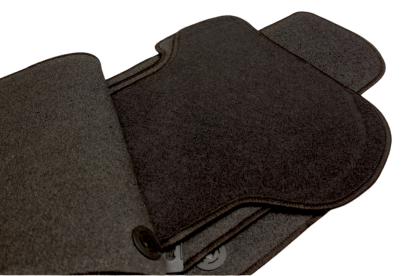 Πατάκια μοκέτα για Vw Golf 5 / 6 / Jetta (2005-2011) με στρόγγυλα κουμπώματα - 4τμχ. - € 40,9 Πατάκια μοκέτα για Vw Golf 5 / 6 / Jetta (2005-2011) με στρόγγυλα κουμπώματα - 4τμχ.