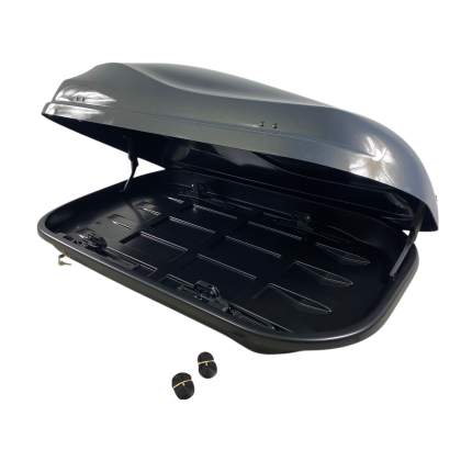 Μπαγκαζιέρα οροφής Junior Altro 140x90x38cm με μονό άνοιγμα με κλειδί, 370 λίτρα - Γκρι γυαλιστερή - € 446,9 Μπαγκαζιέρα οροφής Junior Altro 140x90x38cm με μονό άνοιγμα με κλειδί, 370 λίτρα - Γκρι γυαλιστερή