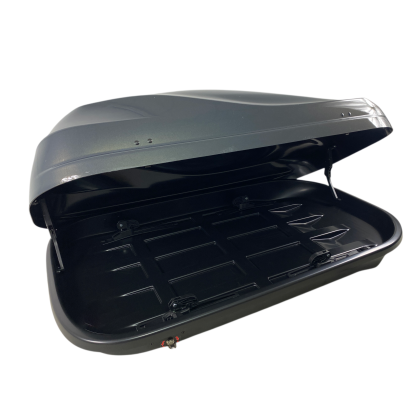 Μπαγκαζιέρα οροφής Junior Altro 140x90x38cm με μονό άνοιγμα με κλειδί, 370 λίτρα - Γκρι γυαλιστερή - € 446,9 Μπαγκαζιέρα οροφής Junior Altro 140x90x38cm με μονό άνοιγμα με κλειδί, 370 λίτρα - Γκρι γυαλιστερή