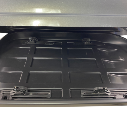 Μπαγκαζιέρα οροφής Junior Altro 140x90x38cm με μονό άνοιγμα με κλειδί, 370 λίτρα - Γκρι γυαλιστερή - € 446,9 Μπαγκαζιέρα οροφής Junior Altro 140x90x38cm με μονό άνοιγμα με κλειδί, 370 λίτρα - Γκρι γυαλιστερή