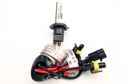 Λάμπα xenon ανακλαστήρα φαναριού H7 5000K 35W - 1τμχ. - € 23,9 Λάμπα xenon ανακλαστήρα φαναριού H7 5000K 35W - 1τμχ.