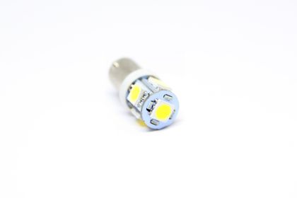 Led λάμπα τύπου BA9 με 5 SMD led 5000K εκ διαμέτρου αντίθετα - 1τμχ. - € 4,9 Led λάμπα τύπου BA9 με 5 SMD led 5000K εκ διαμέτρου αντίθετα - 1τμχ.