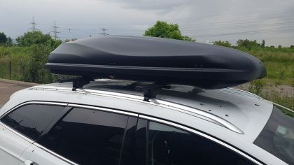 Μπαγκαζιέρα οροφής Junior Altro 185x80x41cm με διπλό άνοιγμα με κλειδί, 460 λίτρα - μαύρη - € 658,9 Μπαγκαζιέρα οροφής Junior Altro 185x80x41cm με διπλό άνοιγμα με κλειδί, 460 λίτρα - μαύρη