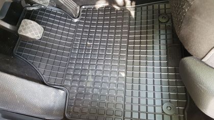 Λαστιχένια πατάκια για VW Caddy (2003-2020) - 2 τμχ. εμπρός - 2τμχ. - € 55,9 Λαστιχένια πατάκια για VW Caddy (2003-2020) - 2 τμχ. εμπρός - 2τμχ.