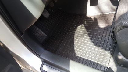 Λαστιχένια πατάκια για TOYOTA Avensis II (2003-2009) - 4τμχ. - € 47,9 Λαστιχένια πατάκια για TOYOTA Avensis II (2003-2009) - 4τμχ.