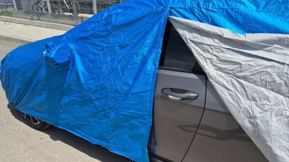 Κουκούλα αυτοκινήτου με επένδυση, φερμουάρ πόρτας και υποδοχές για τους καθρέπτες 572x183x122cm - μέγεθος XXL - μπλε - € 47,9 Κουκούλα αυτοκινήτου με επένδυση, φερμουάρ πόρτας και υποδοχές για τους καθρέπτες 572x183x122cm - μέγεθος XXL - μπλε