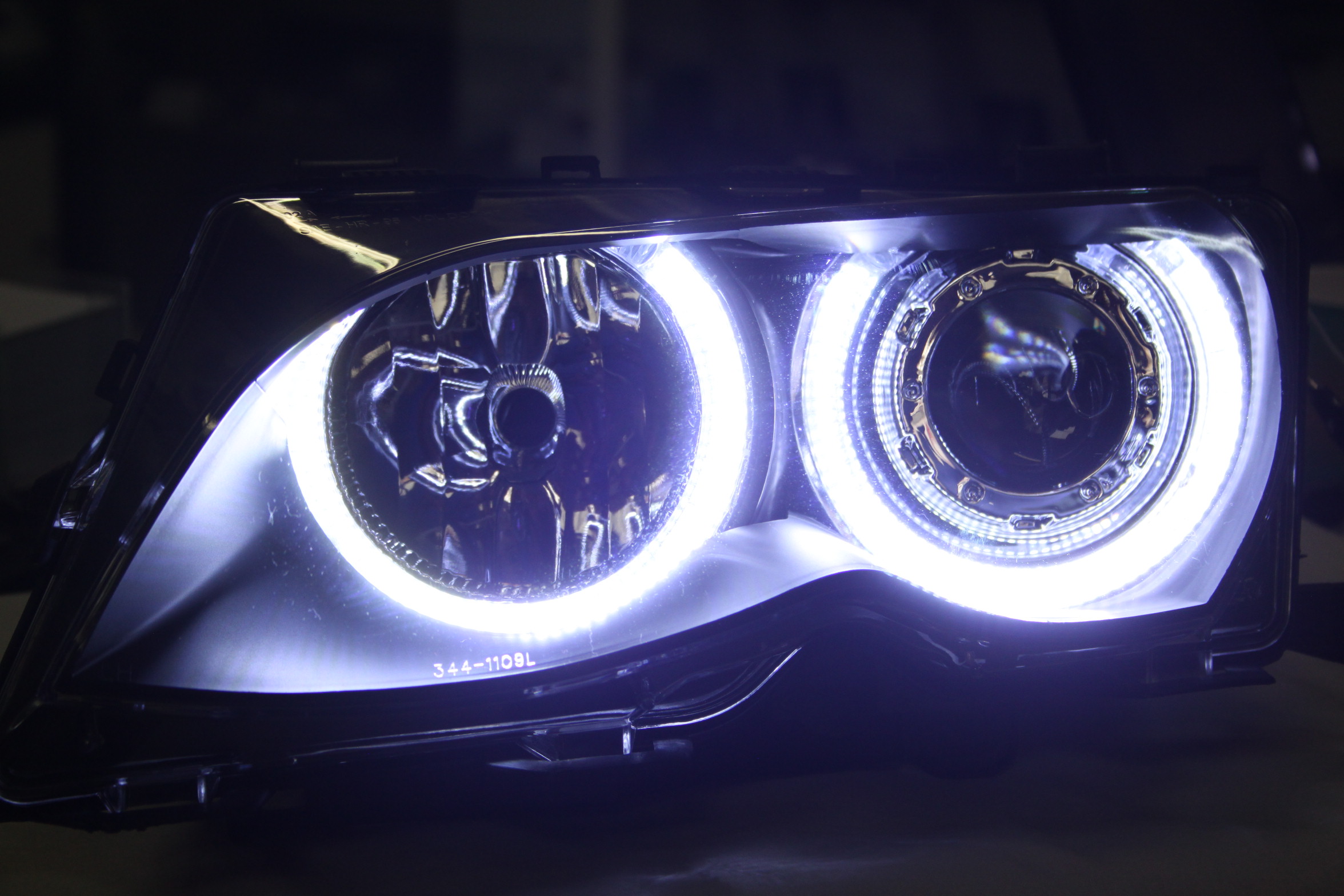 Φανάρια εμπρός BMW E46 sedan (2001-2005) - μαύρα , με λάμπες (Η7) - σετ 2τμχ. - € 329,9 Φανάρια εμπρός BMW E46 sedan (2001-2005) - μαύρα , με λάμπες (Η7) - σετ 2τμχ.