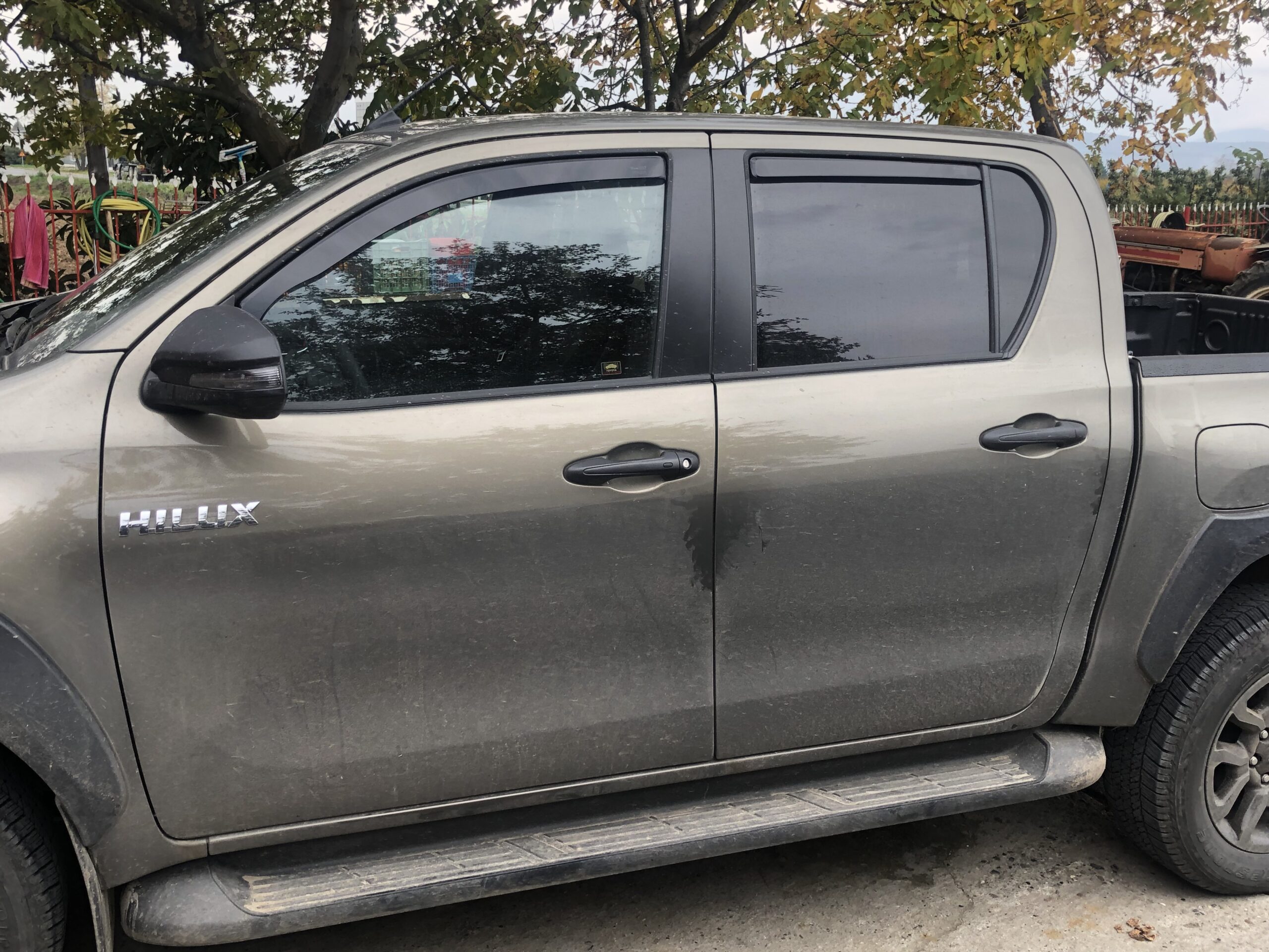 Ανεμοθραύστες Toyota Hilux (2015-2026) 4 πορτο - 4 τμχ εμπρός και πίσω, Heko - € 79,9 Ανεμοθραύστες Toyota Hilux (2015-2026) 4 πορτο - 4 τμχ εμπρός και πίσω, Heko