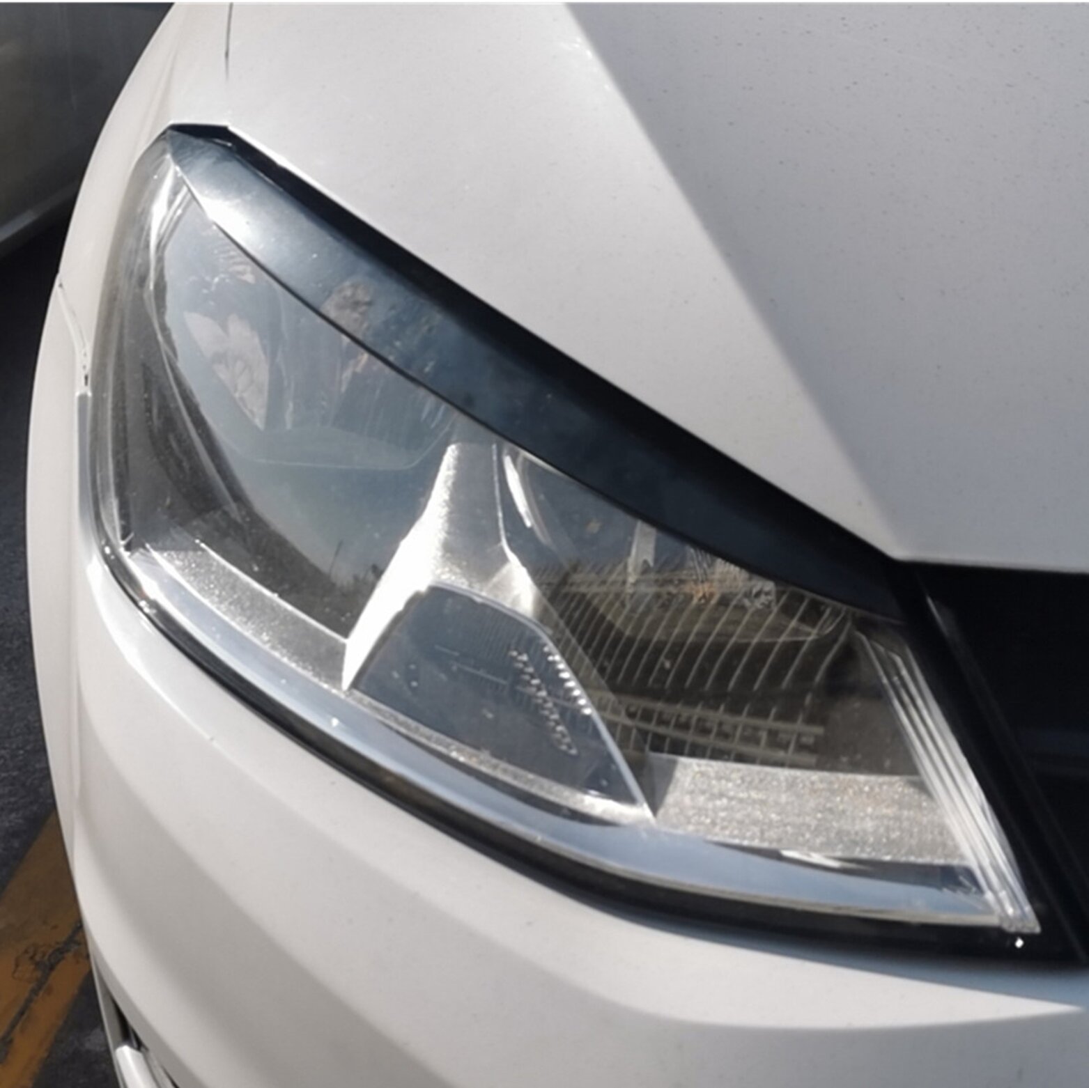 Φρυδάκια φαναριών Vw Golf 7 - μαύρα γυαλιστερά - € 30,9 Φρυδάκια φαναριών Vw Golf 7 - μαύρα γυαλιστερά