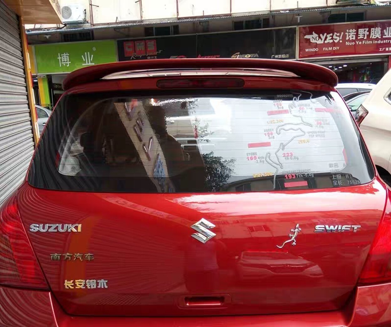 Αεροτομή οροφής Suzuki Swift (2005-2010) - μαύρη γυαλιστερή - € 103,9 Αεροτομή οροφής Suzuki Swift (2005-2010) - μαύρη γυαλιστερή