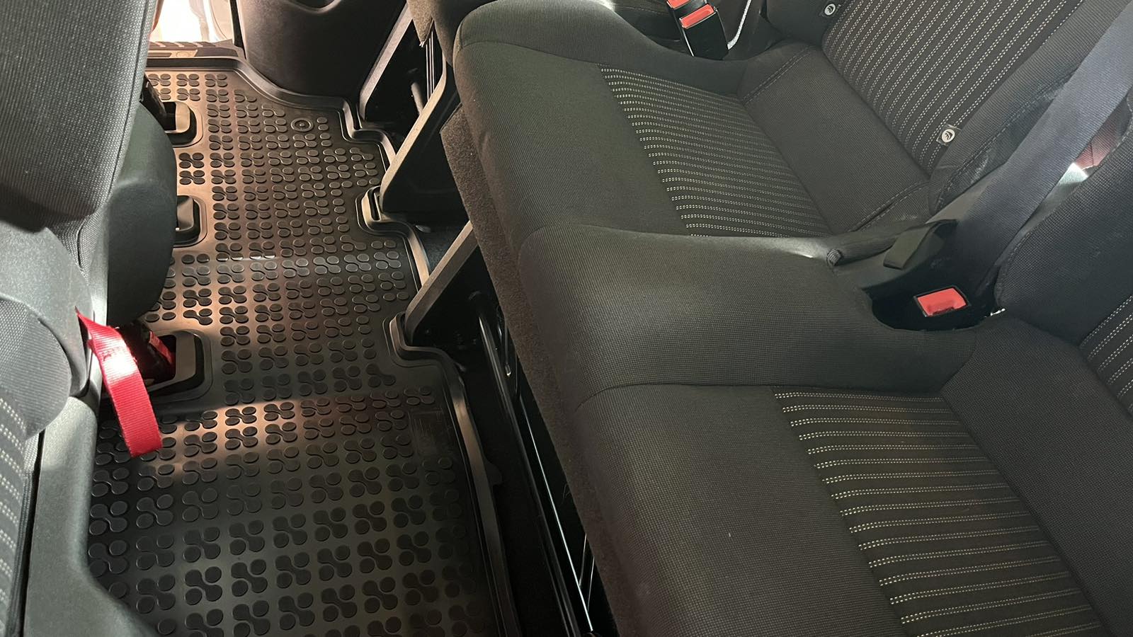 Λαστιχένια πατάκια Ford Tourneo Custom (2013-2018) - rear (3rd row of seats) - τύπου σκαφάκι - 1τμχ., Rezaw Plast - € 65,9 Λαστιχένια πατάκια Ford Tourneo Custom (2013-2018) - rear (3rd row of seats) - τύπου σκαφάκι - 1τμχ., Rezaw Plast