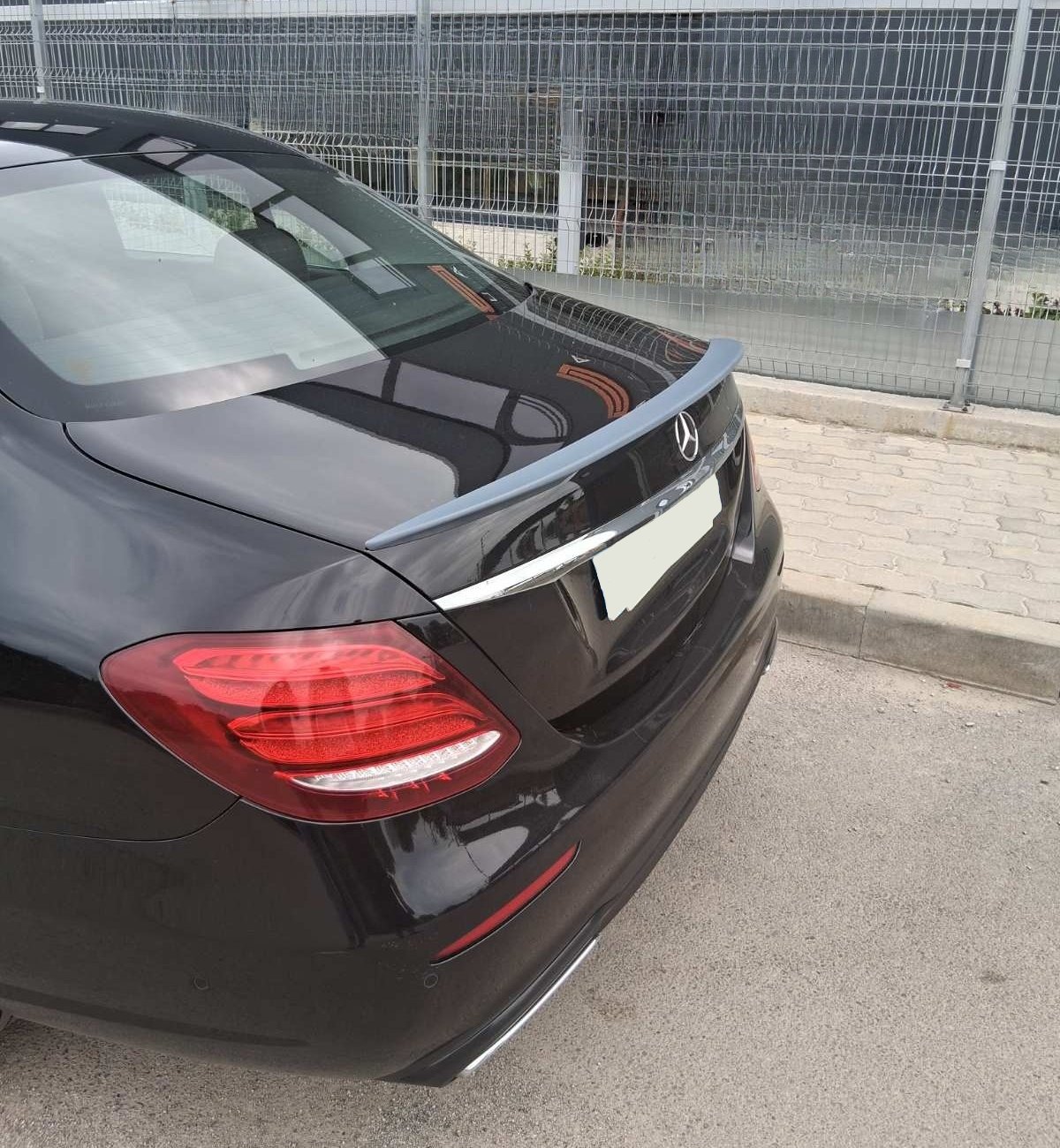 Αεροτομή πορτ-μπαγκάζ Mercedes W213 E-Class (2016-2020) - AMG - γκρι - € 70,9 Αεροτομή πορτ-μπαγκάζ Mercedes W213 E-Class (2016-2020) - AMG - γκρι