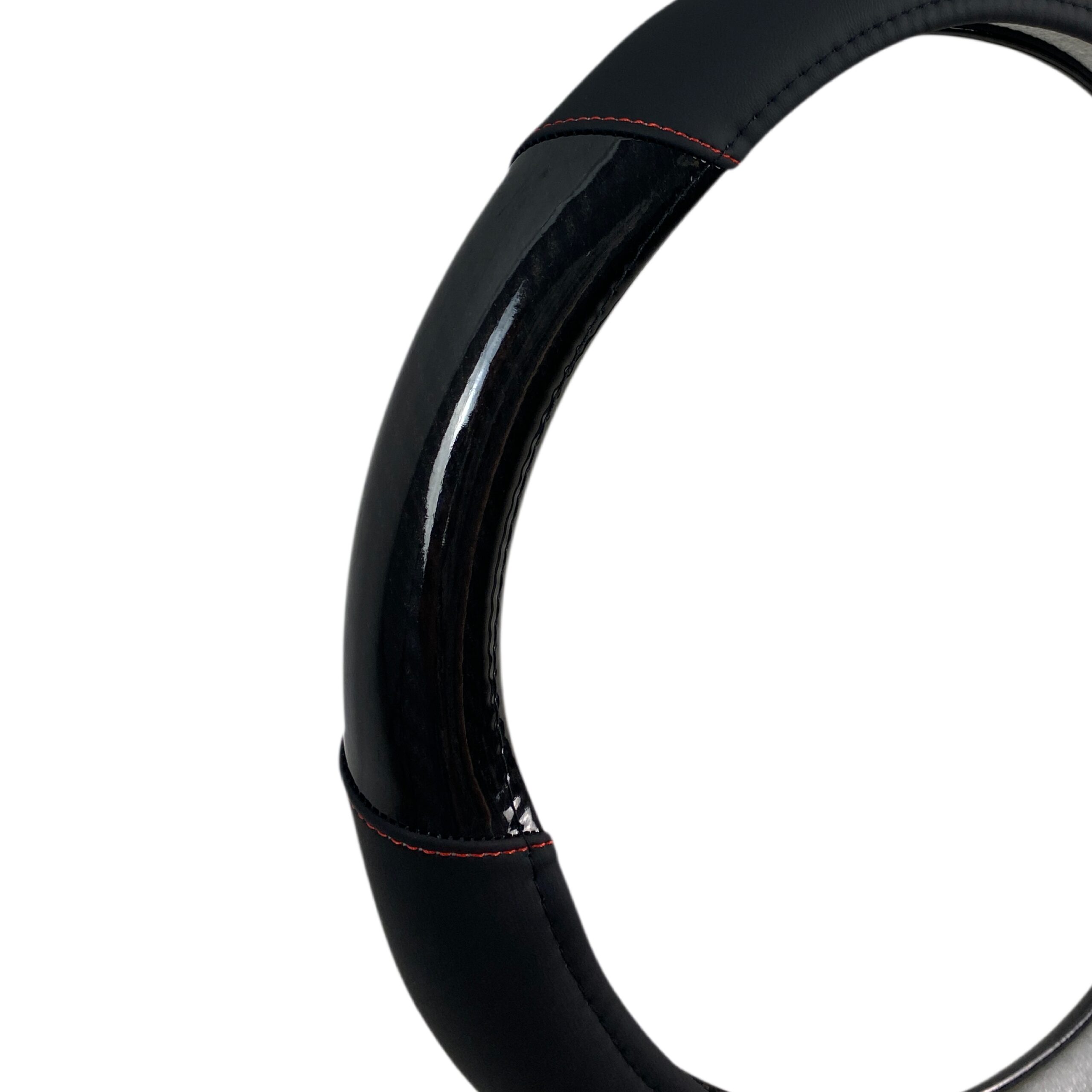 Δερμάτινο κάλυμμα τιμονιού 38 cm - Carbon - κόκκινες ραφές - 1 τμχ. - € 26,9 Δερμάτινο κάλυμμα τιμονιού 38 cm - Carbon - κόκκινες ραφές - 1 τμχ.