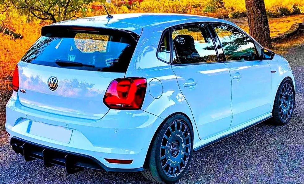 Diffuser προφυλακτήρα Vw Polo (2014-2018) GTI Blade - μαύρο γυαλιστερό - € 95,9 Diffuser προφυλακτήρα Vw Polo (2014-2018) GTI Blade - μαύρο γυαλιστερό